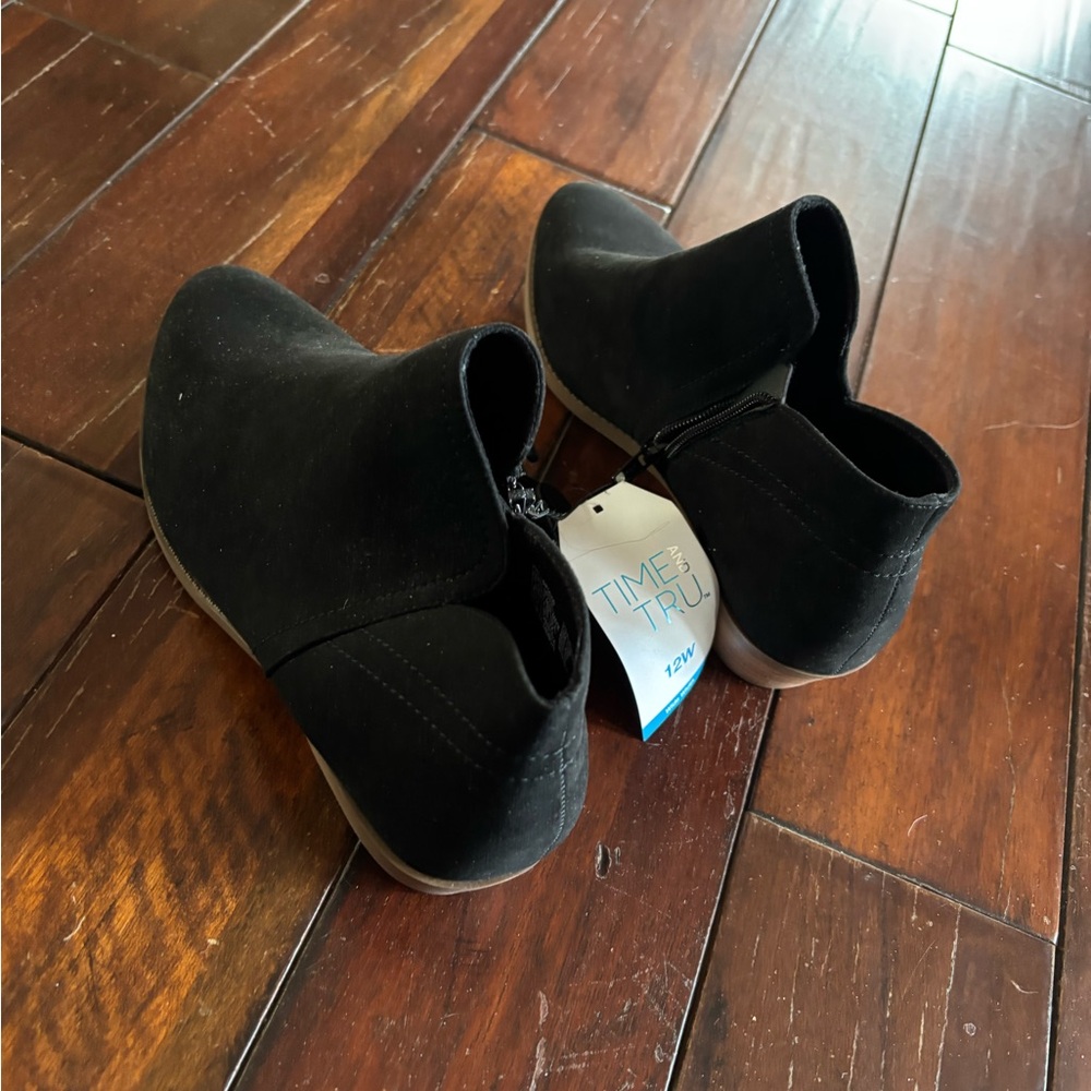 Time and Tru Black Ankle Boots